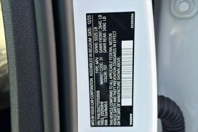 2026 Volvo XC40 Plus, B5 AWD Gas (mild hybrid), Dark