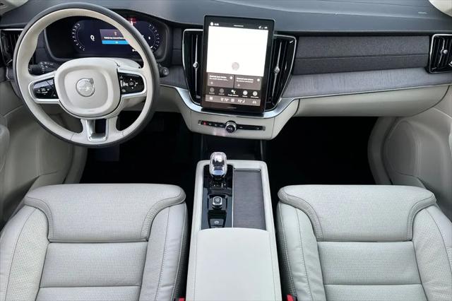 2026 Volvo XC90 Ultra Dark Theme, B6 AWD Gas (mild hybrid), Gasoline, 7 Seats