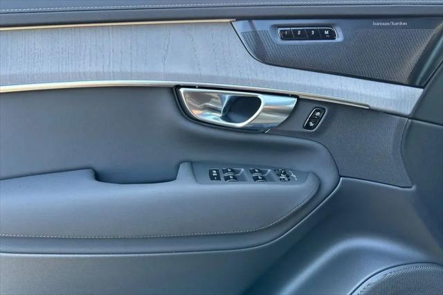 2026 Volvo XC90 Ultra Dark Theme, B6 AWD Gas (mild hybrid), Gasoline, 7 Seats