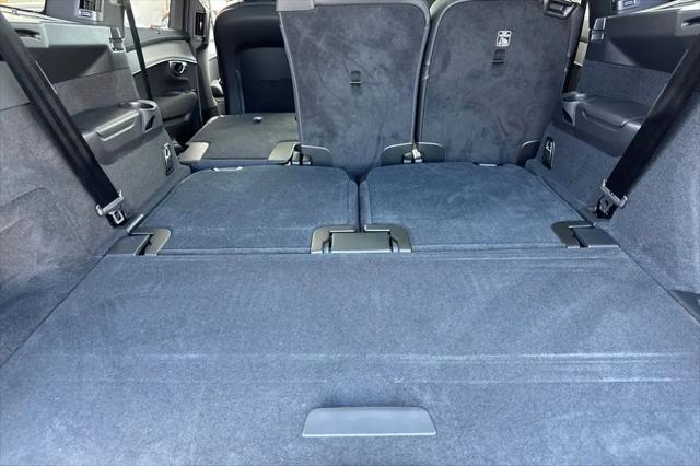 2026 Volvo XC90 Ultra Dark Theme, B6 AWD Gas (mild hybrid), Gasoline, 7 Seats