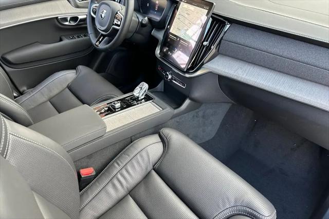 2026 Volvo XC90 Ultra Dark Theme, B6 AWD Gas (mild hybrid), Gasoline, 7 Seats