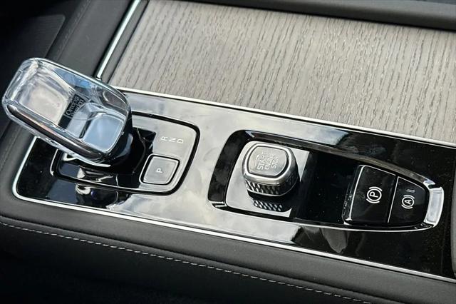 2026 Volvo XC90 Ultra Dark Theme, B6 AWD Gas (mild hybrid), Gasoline, 7 Seats