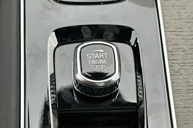 2026 Volvo XC90 Ultra, B6 AWD Gas (mild hybrid), Gasoline, Bright, 6 Seats
