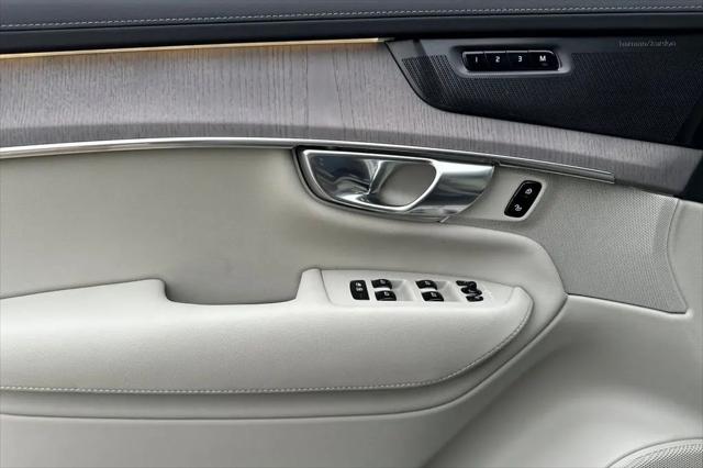 2026 Volvo XC90 Ultra Dark Theme, B6 AWD Gas (mild hybrid), Gasoline, 7 Seats
