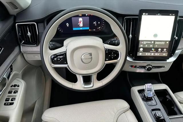2026 Volvo XC90 Ultra Dark Theme, B6 AWD Gas (mild hybrid), Gasoline, 7 Seats