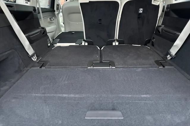 2026 Volvo XC90 Ultra Dark Theme, B6 AWD Gas (mild hybrid), Gasoline, 7 Seats