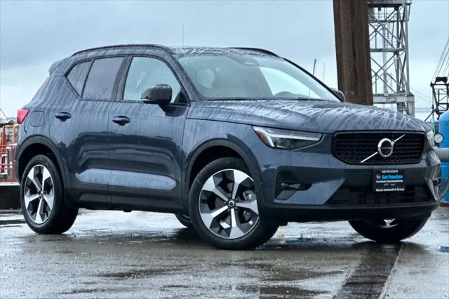 2026 Volvo XC40 Plus, B4 FWD Gas (mild hybrid), Dark