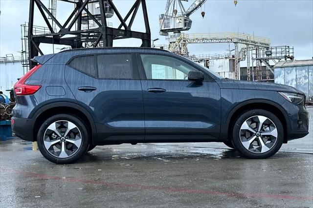 2026 Volvo XC40 Plus, B4 FWD Gas (mild hybrid), Dark