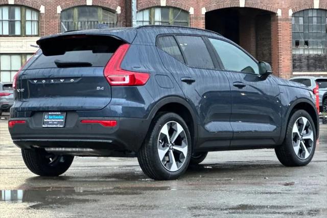2026 Volvo XC40 Plus, B4 FWD Gas (mild hybrid), Dark