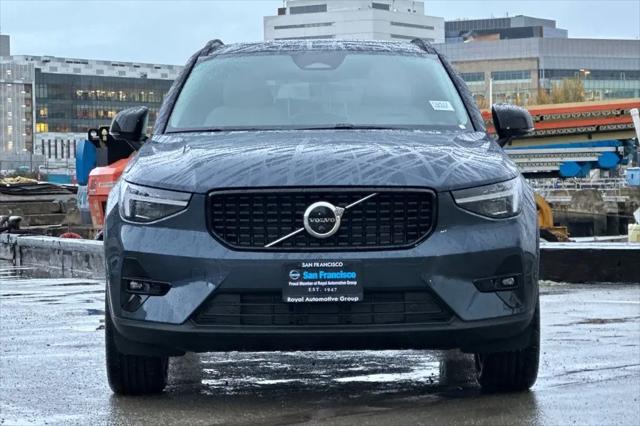 2026 Volvo XC40 Plus, B4 FWD Gas (mild hybrid), Dark