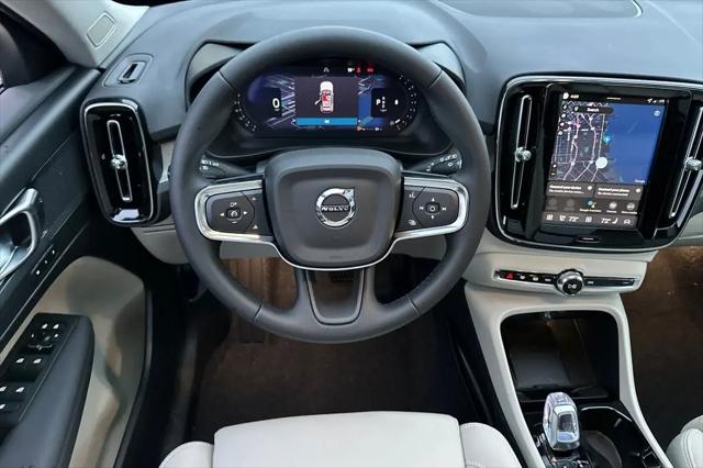 2026 Volvo XC40 Plus, B4 FWD Gas (mild hybrid), Dark