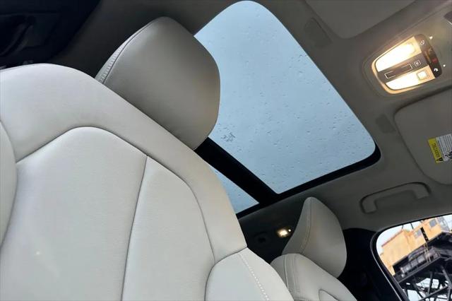 2026 Volvo XC40 Plus, B4 FWD Gas (mild hybrid), Dark