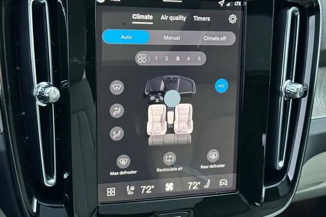 2026 Volvo XC40 Plus, B4 FWD Gas (mild hybrid), Dark