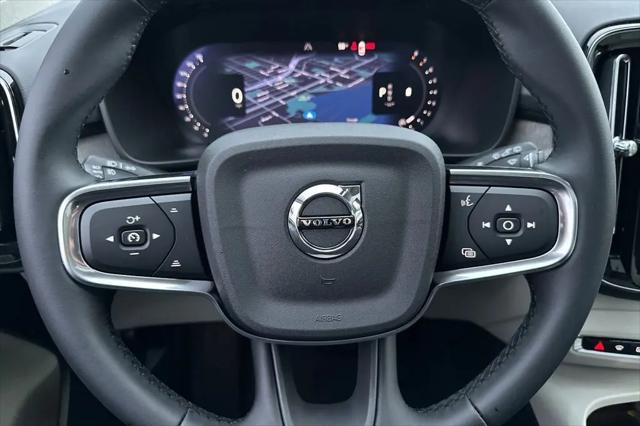 2026 Volvo XC40 Plus, B4 FWD Gas (mild hybrid), Dark