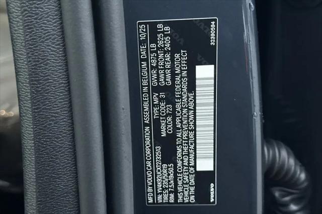 2026 Volvo XC40 Plus, B4 FWD Gas (mild hybrid), Dark