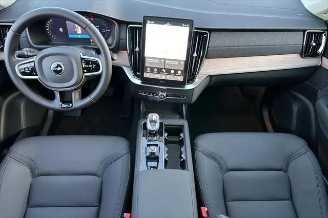 2026 Volvo XC90 Plug-In Hybrid Plus, T8 AWD, Electric/Gasoline, Bright, 7 Seats