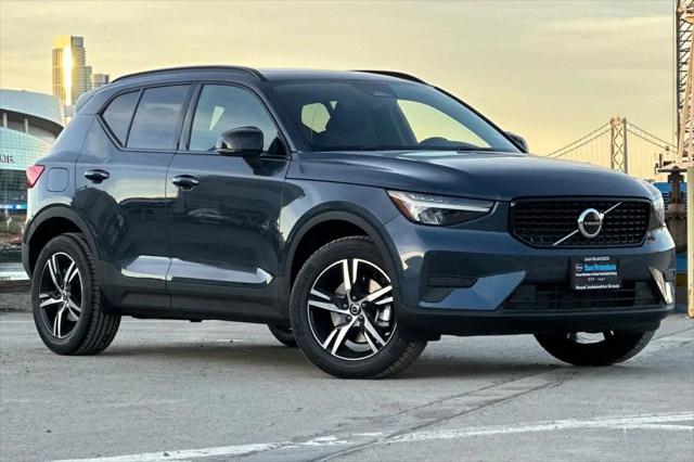 2026 Volvo XC40 Core, B4 FWD Gas (mild hybrid), Dark