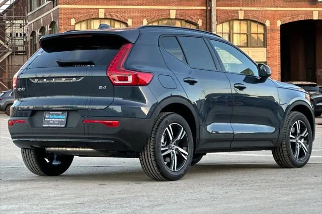 2026 Volvo XC40 Core, B4 FWD Gas (mild hybrid), Dark