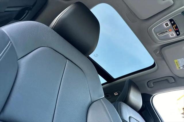 2026 Volvo XC40 Core, B4 FWD Gas (mild hybrid), Dark
