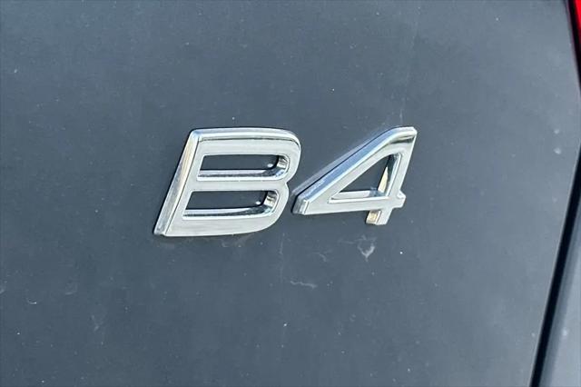2026 Volvo XC40 Core, B4 FWD Gas (mild hybrid), Dark