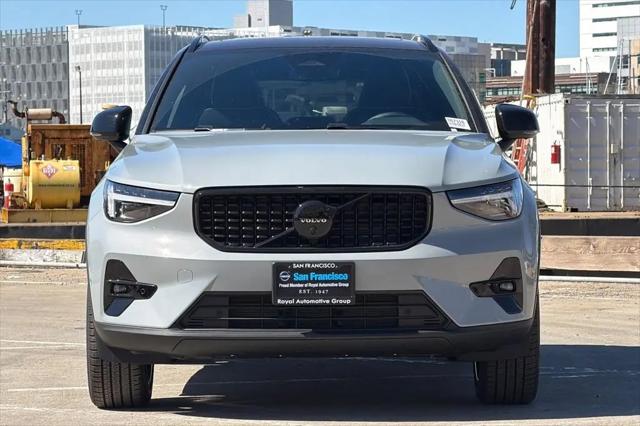2026 Volvo XC40 Black Edition Ultra, B5 AWD Gas (mild hybrid)
