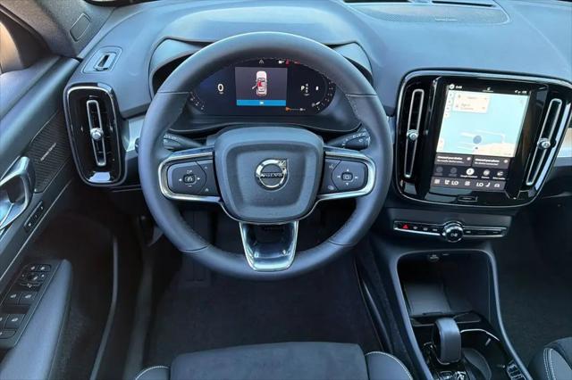 2026 Volvo XC40 Black Edition Ultra, B5 AWD Gas (mild hybrid)