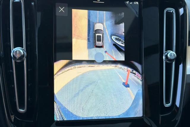 2026 Volvo XC40 Black Edition Ultra, B5 AWD Gas (mild hybrid)