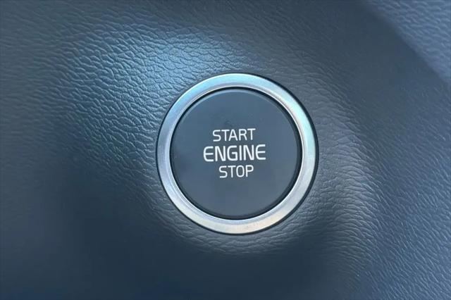 2026 Volvo XC40 Black Edition Ultra, B5 AWD Gas (mild hybrid)