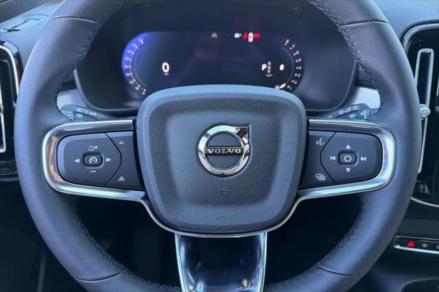 2026 Volvo XC40 Black Edition Ultra, B5 AWD Gas (mild hybrid)