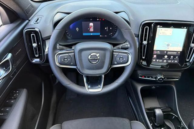 2026 Volvo XC40 Black Edition Ultra, B5 AWD Gas (mild hybrid)