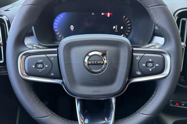 2026 Volvo XC40 Black Edition Ultra, B5 AWD Gas (mild hybrid)