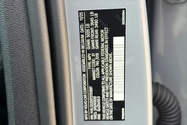 2026 Volvo XC40 Black Edition Ultra, B5 AWD Gas (mild hybrid)
