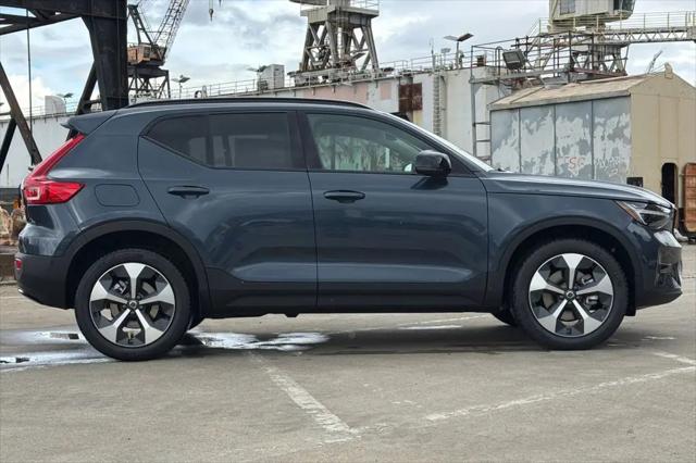 2026 Volvo XC40 Plus, B5 AWD Gas (mild hybrid), Dark