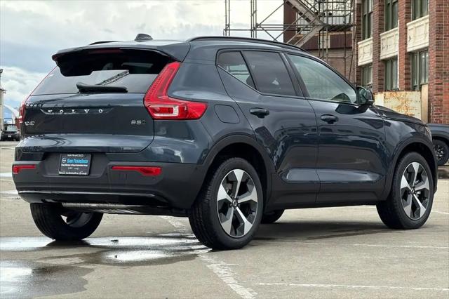 2026 Volvo XC40 Plus, B5 AWD Gas (mild hybrid), Dark