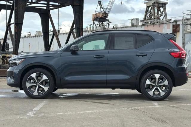 2026 Volvo XC40 Plus, B5 AWD Gas (mild hybrid), Dark