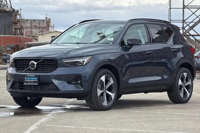 2026 Volvo XC40 Plus, B5 AWD Gas (mild hybrid), Dark