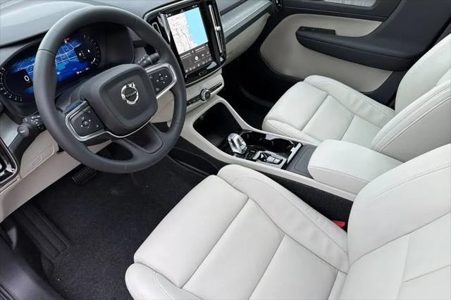 2026 Volvo XC40 Plus, B5 AWD Gas (mild hybrid), Dark