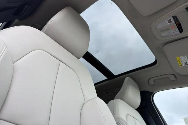 2026 Volvo XC40 Plus, B5 AWD Gas (mild hybrid), Dark