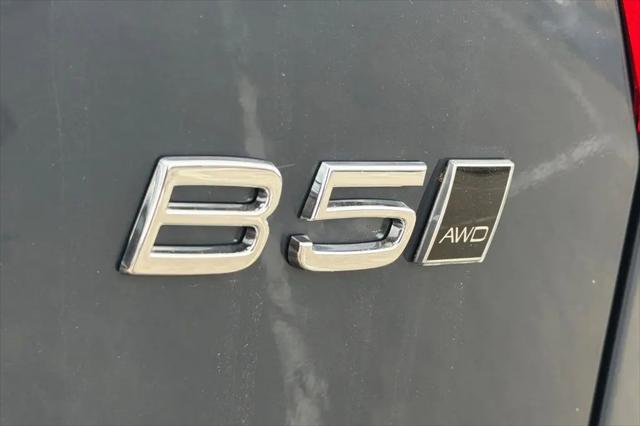2026 Volvo XC40 Plus, B5 AWD Gas (mild hybrid), Dark
