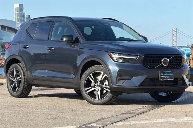 2026 Volvo XC40 Core, B4 FWD Gas (mild hybrid), Dark