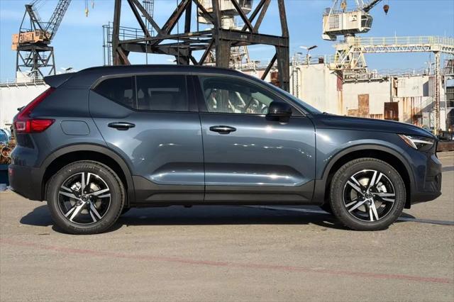 2026 Volvo XC40 Core, B4 FWD Gas (mild hybrid), Dark
