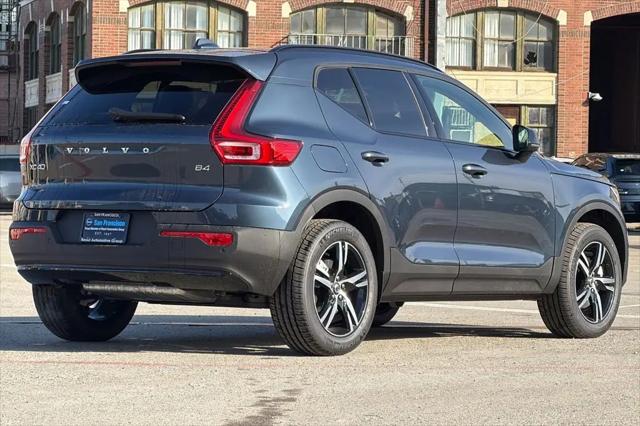 2026 Volvo XC40 Core, B4 FWD Gas (mild hybrid), Dark