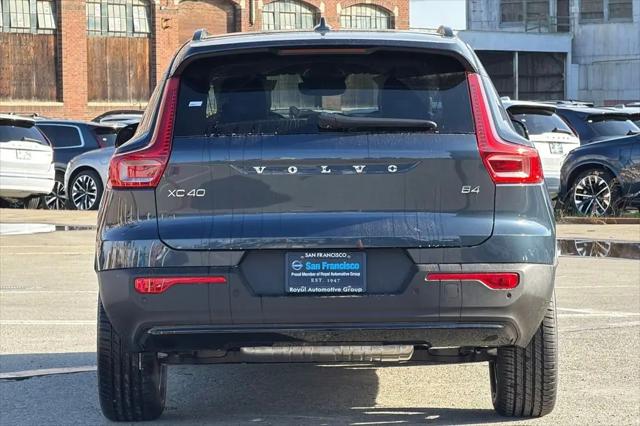 2026 Volvo XC40 Core, B4 FWD Gas (mild hybrid), Dark