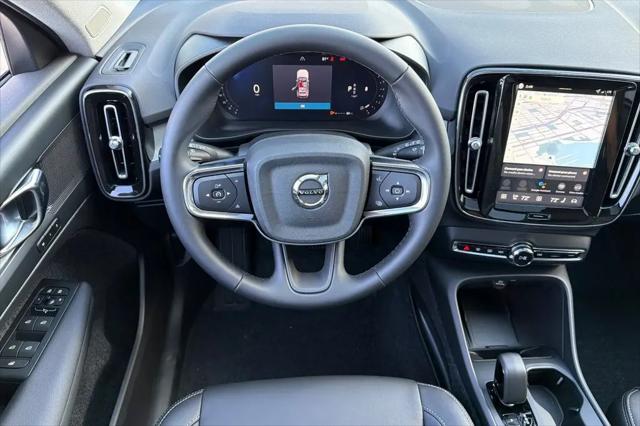 2026 Volvo XC40 Core, B4 FWD Gas (mild hybrid), Dark