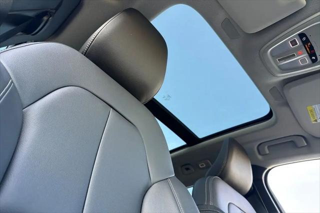2026 Volvo XC40 Core, B4 FWD Gas (mild hybrid), Dark