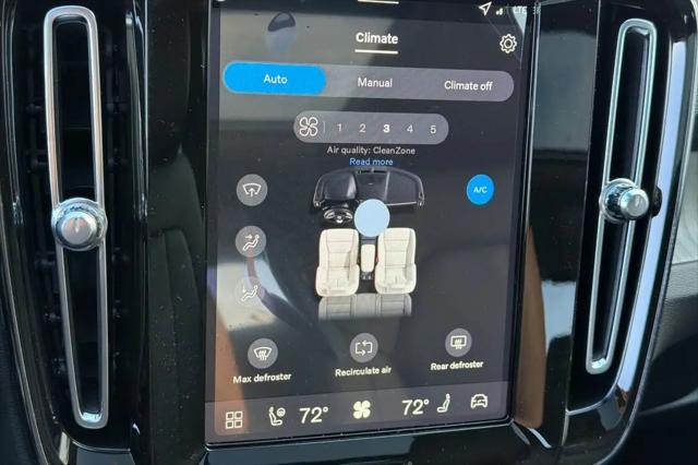 2026 Volvo XC40 Core, B4 FWD Gas (mild hybrid), Dark