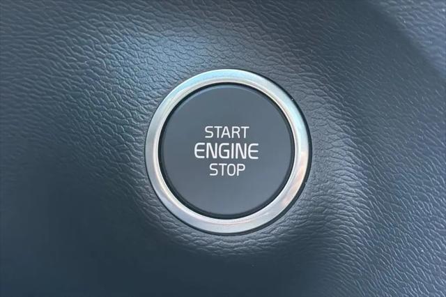 2026 Volvo XC40 Core, B4 FWD Gas (mild hybrid), Dark