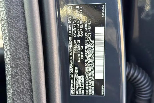 2026 Volvo XC40 Core, B4 FWD Gas (mild hybrid), Dark