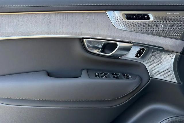 2026 Volvo XC90 Plug-In Hybrid Ultra, T8 AWD, Electric/Gasoline, Bright, 6 Seats