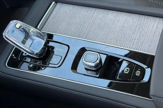 2026 Volvo XC90 Plug-In Hybrid Ultra, T8 AWD, Electric/Gasoline, Bright, 6 Seats